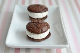 Whoopies Au Chocolat Et Au Chamallow La Boite A Cookies Recette Whoopies Au Chocolat Recette Biscuit Moelleux Au Chocolat