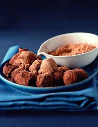 Disposer toutes les truffes sur une feuille de papier sulfurisé. Truffes Au Chocolat De Noel Recettes De Truffes Au Chocolat Pour Noel Elle