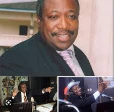 Elie Smith's Instagram, Twitter & Facebook