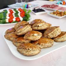 gunaydin haftasonu geliyor guzel guzel kahvalti sofralari hazirlanacak iste bu sofralar icin size fikir olacak bir pogaca tarifim breakfast food french toast