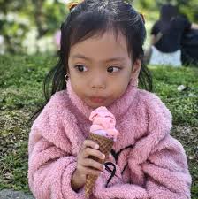 Bumibitaw dahil di makagalaw. Pinipigilan ba ang puso mong iba ang  sinisigaw?"