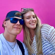 Melissa Settle (@mel.settle) • Instagram photos and videos