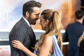 GALERIE FOTO: Blake Lively și Ryan Reynolds, la fel de îndrăgostiți după  aproape 12 ani de căsnicie. Cei doi actori, surprinși în ipostaze tandre la  câteva zile de când s-a aflat numele