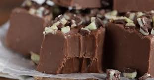 Vous Aurez Besoin De Seulement 5 Ingredients Pour Realiser Ce Fudge Au Baileys Fudge Desserts Food