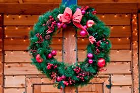 Diy your own holiday decorations to make every inch of your home as festive as possible. A Guide To Holiday Decorations For Retailers Retail Design Blog Firefly Store Solutions