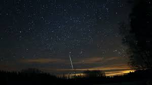 Les premières éditions des nuits des étoiles se déroulaient sur une soirée au moment du maximum d'activité de la pluie d'étoiles filantes des perséides (le 12 août). Geminides Une Pluie D Etoiles Filantes Dans La Nuit De Dimanche A Lundi