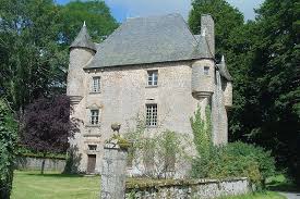Chateau Du Mazeau Situe A Rempnat 16e Siecle 17e Siecle Maison De Campagne Francaise Chateau Chateau France