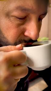 Que ni sueñen en premiarle a la señora #Argudo, primerito que le revisen  cuántas veces en estos años ha ido a trabajar, ya conocemos ese historial,  una cosa de locos! Seguiremos vigilantes de este ...