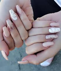 En este artículo vamos a ver algunos de los diseños de uñas que podrían irte bien Best Halloween Nail Art Designs Ideas You Need To Try Unas Marmoleado Unas Postizas De Gel Unas De Gel Simples
