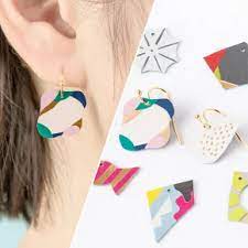 楽天市場 ペーパーアクセサリー ピアス the day ピアス アクセサリー 紙 ペーパー 撥水 箔押し 真鍮 着け替え かわいい おしゃれ 個性的 エンボス 車 海 宝石 ジュエリー ボックス 箱 ギフト クリスマス プレゼント レディース いろは出版 アクセサリーの通