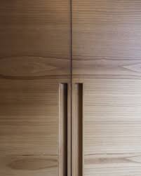 B E Architecture S Solid Timber Handle Details With Softly Rounded Pulls Are Inset Into Matching Custom Fini Timber Veneer Door Handle Design Cupboard Design