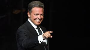 A live performance of the song from his performance at the national auditorium in 1994 during his segundo romance tour was included in his album el concierto (1995). Sqczjsdc8dqs7m
