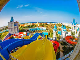 Mit 7 Pools Und Ein Wasserrutschen Schloss Spielt Das Serenity Makadi Beach In Der Konigsklasse Der Wasserrrutschen Mit Urlaub Reisen Urlaubsorte