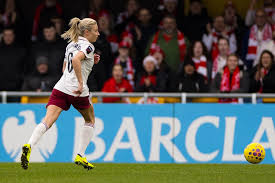 Leah Williamson signs new Arsenal contract