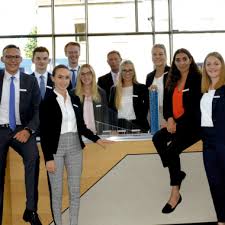 Die vorgesetzten stärken ihren mitarbeitern in konfliktsituationen den rücken und tolerieren auch in nachvollziehbarem umfang fehler. Vr Bank Westmunsterland Als Arbeitgeber Gehalt Karriere Benefits Kununu