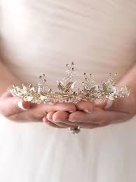 Pin De Makenna Moon En Bijoux Montres Et Accessoires Joyas Para Cabello Tiara Nupcial Tiara Para Quinceanera