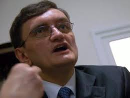 Lumea provincială își dă în petic