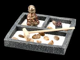 Kostenlose lieferung für viele artikel! Zen Garten Mit Monch Figur Www Figuren Shop De