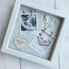 Take a pick from the below mentioned superb frames that are cool gifts for anniversary: Anniversary Frame Engagement Gift Wedding Present Gift For Dogum Gunu Hediyeleri Yildonumu Fikirleri Bir Cerceve