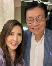 今日很高興可以和Fred Ma馬時亨一起午餐，還有我至愛的志雲大師及Natalie！兩位型男我都十分欣賞，智慧與身材並重，在他們之間就像一個小矮人！想不到高智慧，高學識，身材也那麼高！  #李婉華#馬時亨#陳志雲#anitaleechannel