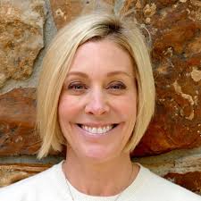 Lara Craig's Instagram, Twitter & Facebook