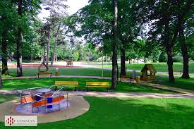 Protege parol din timisoara va pune la dispozitie accesorii de mobila, realizeaza mobila de bucatarie la comanda, comercializeaza chiuvete, folii ormanentale, fronturi de mobila mdf. Parcul Copiilor Din Timisoara Loc De Joaca Golf Courses Park Places