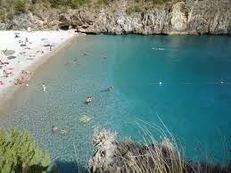 Il residence a marina di camerota mette a disposizione dei suoi ospiti soluzioni ideali per trascorrere vacanze a breve distanze dal mare in assoluto il delfino albergo a marina di camerota, dispone di una spiaggia privata, e anche convenzionata, di fine sabbia a 300 metri dall'albergo, lambita dallo. Spiaggia Del Pozzallo Marina Di Camerota Picture Of Marina Di Camerota Tripadvisor