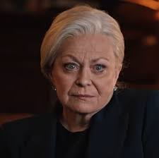 Caroline Warner's Instagram, Twitter & Facebook