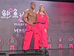 26cm吃到吐！《魷魚遊戲AV版》女優孟若羽激戰黑人男記者當場噴鼻血| 中天新聞網