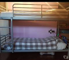 Un letto a soppalco è un modello di letto in cui il materasso è posizionato molto in alto rispetto al pavimento e a cui si accede con una scaletta. Castello Ikea Offertes Maggio Clasf