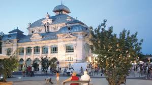 A vostra disposizione anche i servizi di lavanderia e di pulizia. Bourg En Bresse A 50 Minutes Du Beaujolais Destination Beaujolais