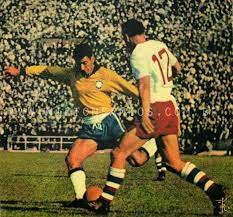 Nilton dos santos, mais conhecido como nilton santos (rio de janeiro, 16 de maio de 1925 — rio de janeiro, 27 de novembro de 2013), foi. Pin Em 1962 World Cup Finals