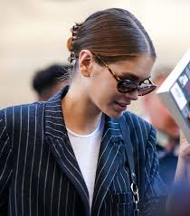 Click through to see some of the cutest hair clips you can find on the. 26 Chic Claw Hair Clips And How To Wear Them Who What Wear