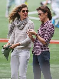That was like a peck. brady's son then turns around to give his father a longer kiss on the lips, while the massage therapist working on tom says: Tom Brady Opens Up About Co Parenting With Moynahan