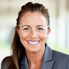 Kari Winters's Instagram, Twitter & Facebook