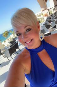 Pixie cut stylist with platinum blonde expertise