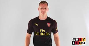 Wright revealed how he once asked arsene wenger to sign former bafana bafana and fc porto striker benni mccarthy for arsenal. Ian Wright Welcomes New Signing To Arsenal