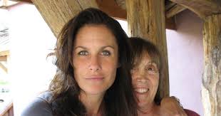 Mais entre temps, astrid veillon vit une vie plus discrète avec son compagnon gilles. Haute Savoie Astrid Veillon Prend Ses Quartiers D Ete A Samoens