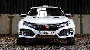 Red is used in the honda badge background to give it a special sporting distinction and to separate it from other models. Honda Civic Type R Overland 10 Cm Hoher Und Offroad Reifen
