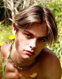 Middle Part Hairstyles Long Hair Styles Men Medium Hair Styles