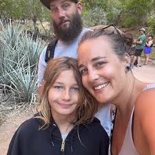 Is A Court of Thorns and Roses worth the hype?