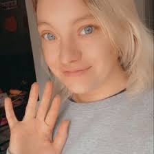 Lea Elliott (KnEzmommy)