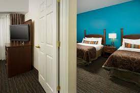 Some hotels' presidential suites feature an espresso machine, fireplace, a luxury bathroom feature like whirlpool tubs, or a conference table with seating for up to eight. Two Bedroom Suite Picture Of Staybridge Suites Baltimore Bwi Airport Linthicum Heights Tripadvisor