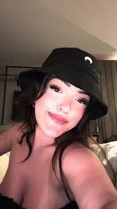 Victoria Calabrese's Instagram, Twitter & Facebook