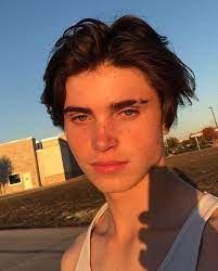 An eboy haircut has made quite a lot of stir lately and it does not seem to lose its popularity anytime soon. 32 Curtains And Eboy Haircut Combinations You Should Try In 2021