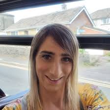 Just wondering has anybody's quest 3 when fully charged the light turns red 