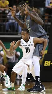 5 8 Oregon Point Guard Defends 7 6 Center Makes For A Ridiculous Photo Sports Photos Sports Kentucky Sports Radio