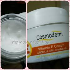 Produk ini memiliki kandungan whitening vitamin, perlindungan uva dan uvb, selain itu terdapat kandungan perlite dan slicylic acid. Jeragat Pudar Dan Kulit Makin Cerah Lah Mama Kembar Tiga