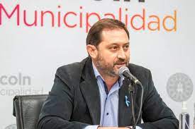 El intendente de lincoln anunció que a partir de este viernes el horario para comercios y oficios será de 8 a 17 horas 6 mayo en la sala de conferencias del palacio municipal de lincoln, el intendente salvador serenal dio a conocer las nuevas medidas que unifican el horario laboral para comercios y oficios, desde este viernes, en la franja de. 6ftsg6yjhcotgm