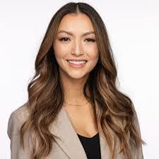 Amanda Cassels's Instagram, Twitter & Facebook